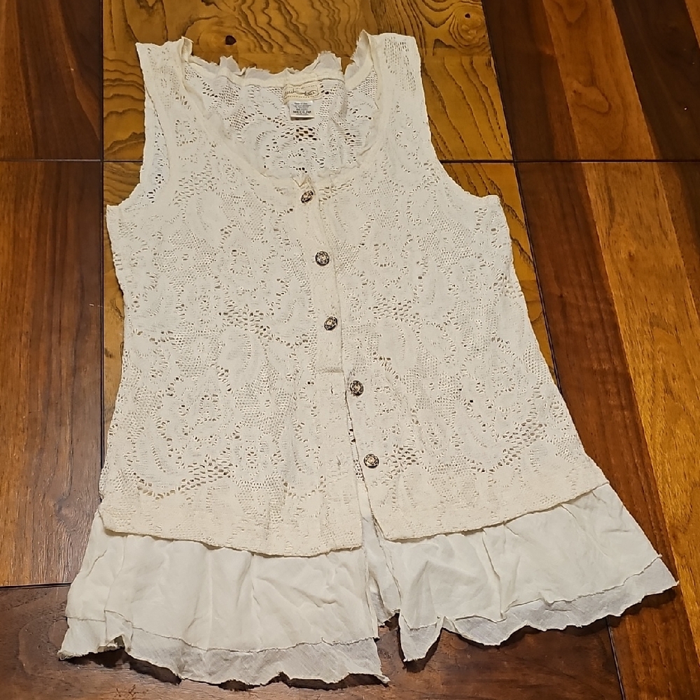 Neesh By D.A.R Cream Sleeveless Lace Button-Down